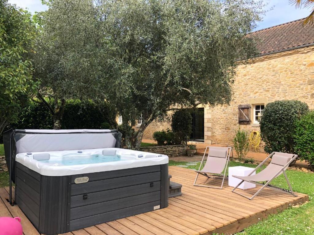Gite Le Domaine Aubazen La Chapelle-Aubareil Exteriör bild